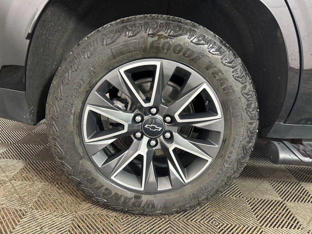 Used 2024 Black Chevrolet Z71 image 2
