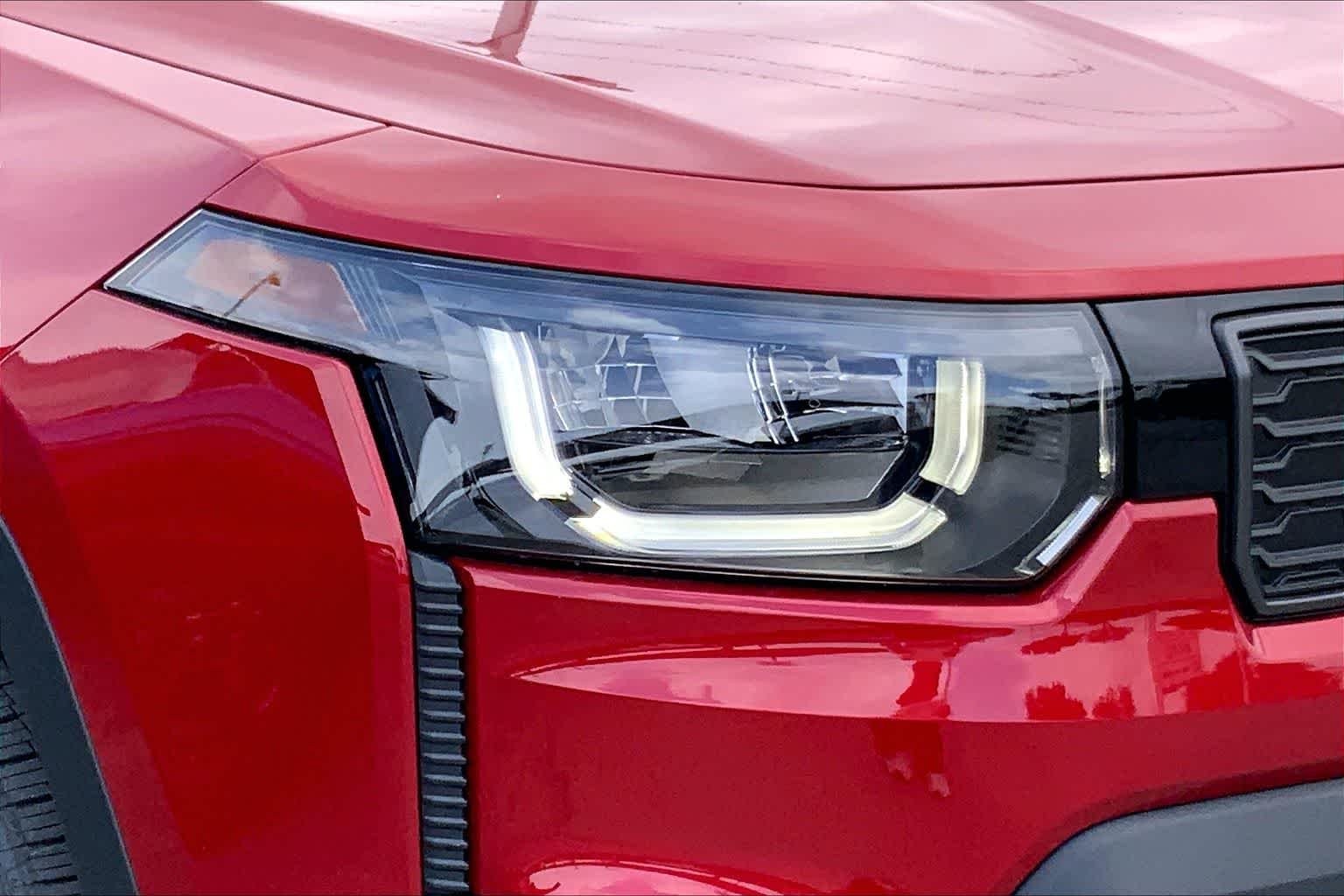 New 2026 Red Hot Pearl-Coat Exterior Paint Jeep Laredo image 10