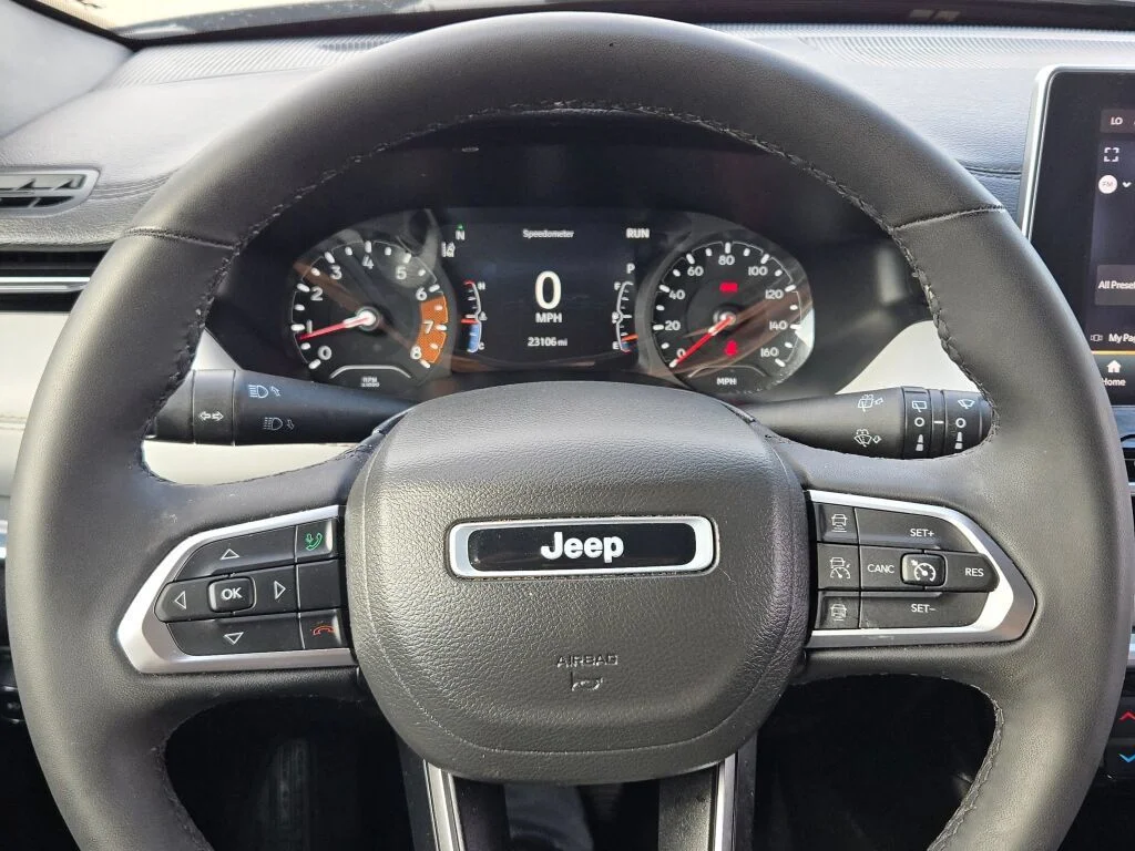 Used 2023 Crystal Metallic Jeep Limited image 29