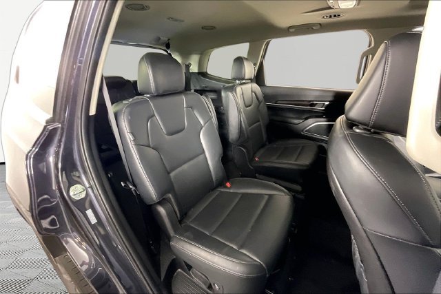 Used 2025  Kia S image 19