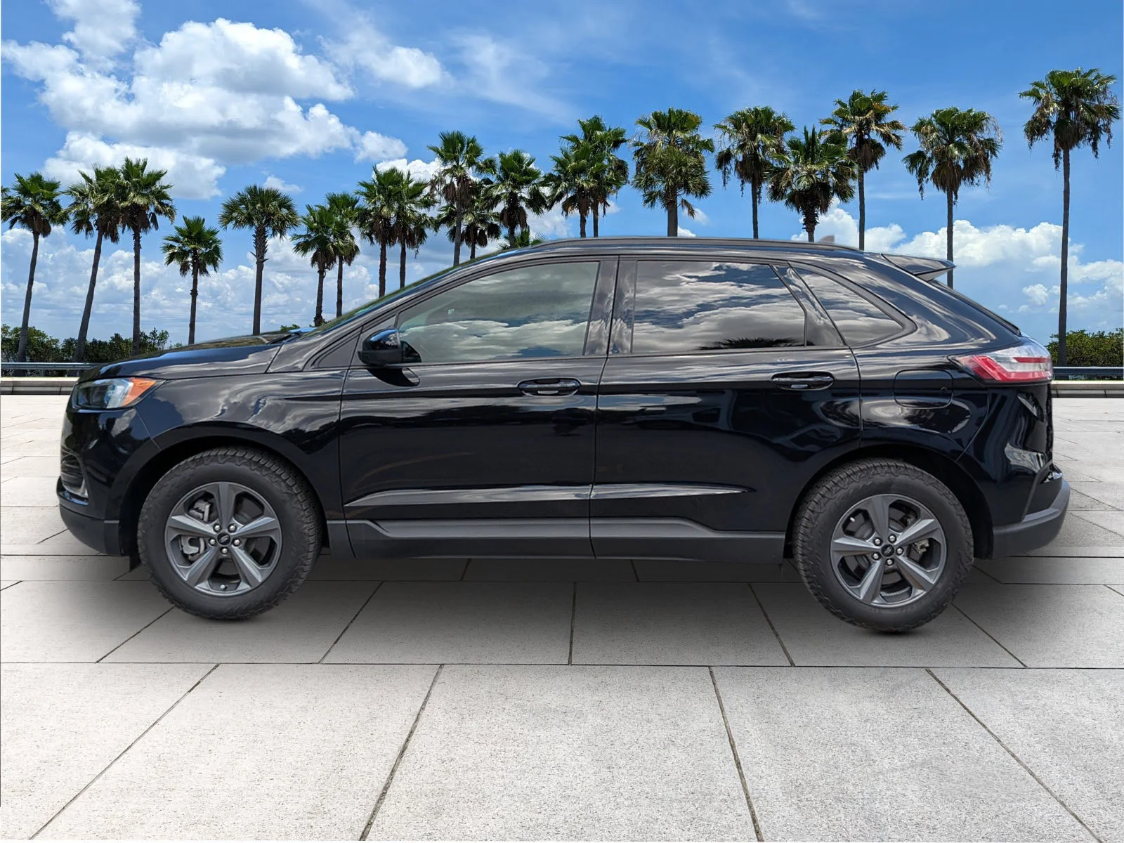 Used 2024 Agate Black Metallic Ford SEL image 4