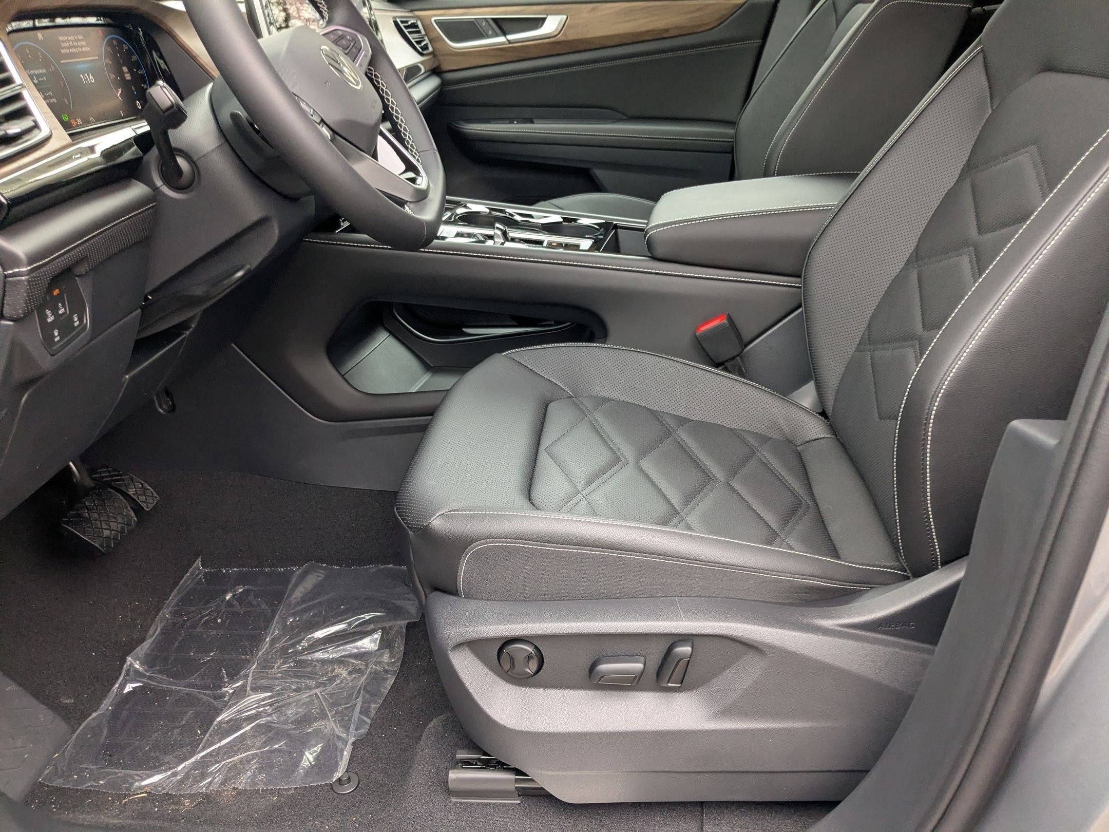 New 2026 Silver Mist Metallic Volkswagen 2.0T SE w/Technology image 5