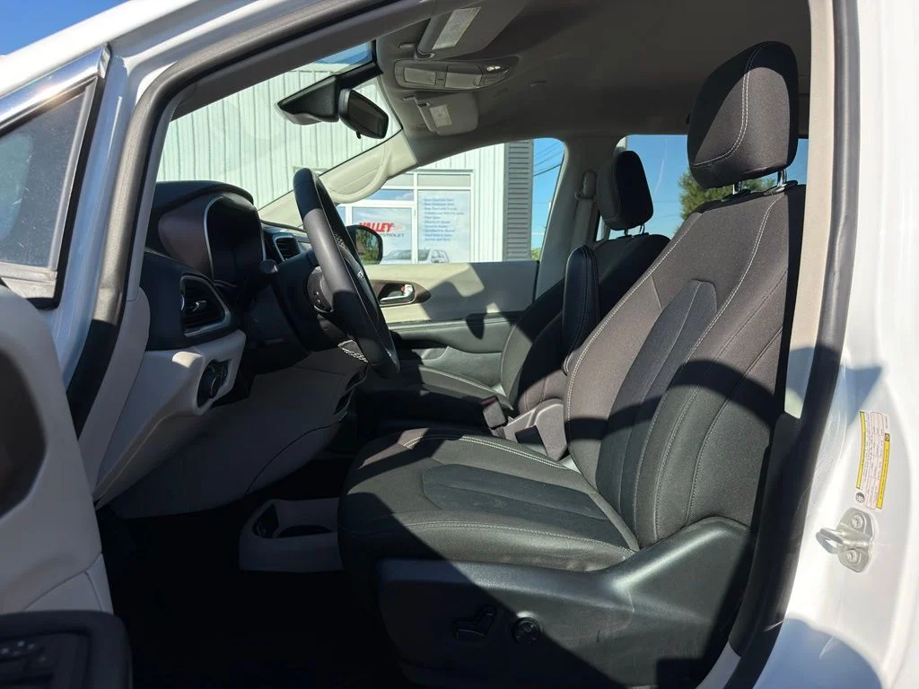 Used 2024 White Chrysler LX image 2