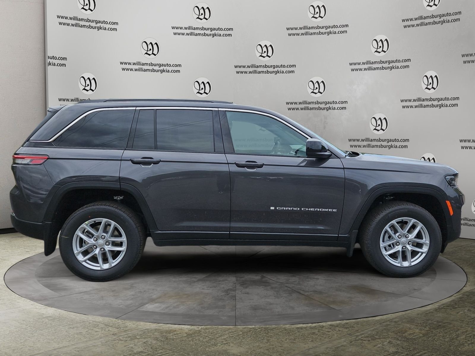 New 2026 Baltic Gray Metallic Clear-Coat Exterior Paint Jeep Laredo image 6