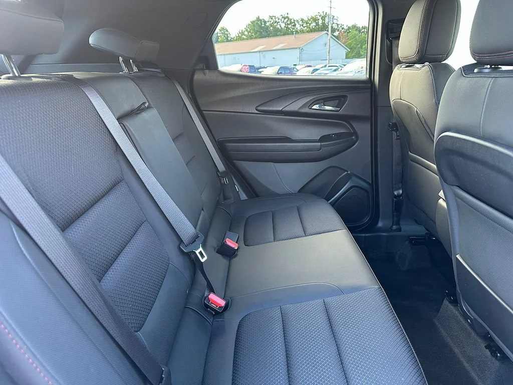 Used 2023 SUMMIT WHITE Chevrolet RS image 25