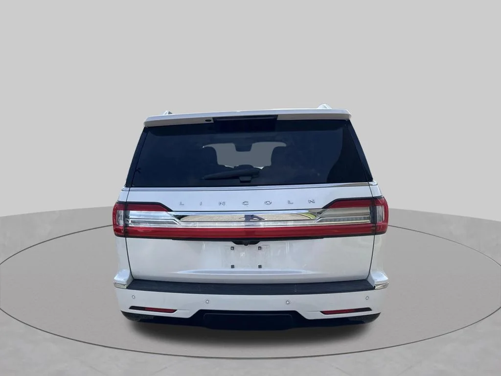 Used 2018 White Platinum Clearcoat Metallic Lincoln Select image 5