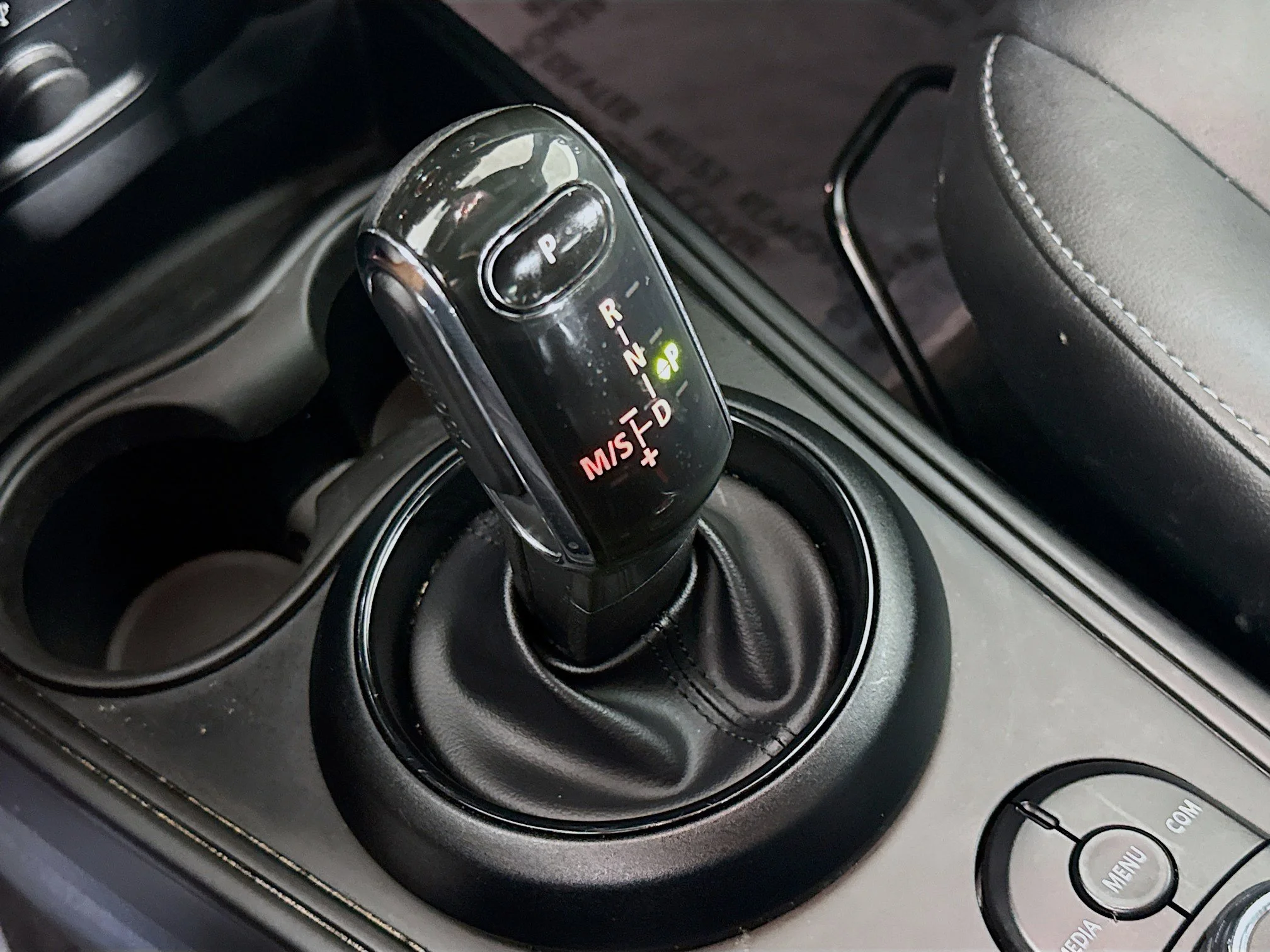 Used 2022 Midnight Black Metallic MINI Oxford Edition image 16