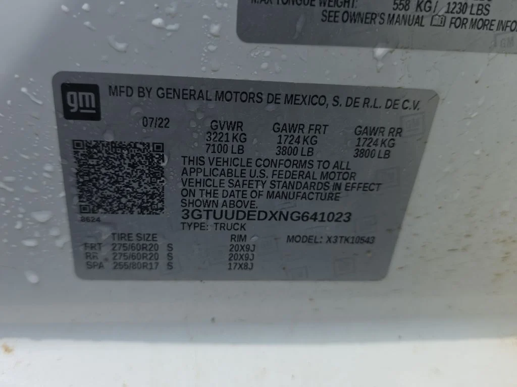 Used 2022 White GMC SLT image 19