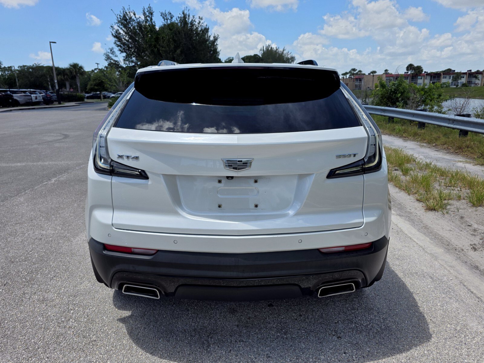 Used 2022 Crystal White Tricoat Cadillac FWD Sport image 6