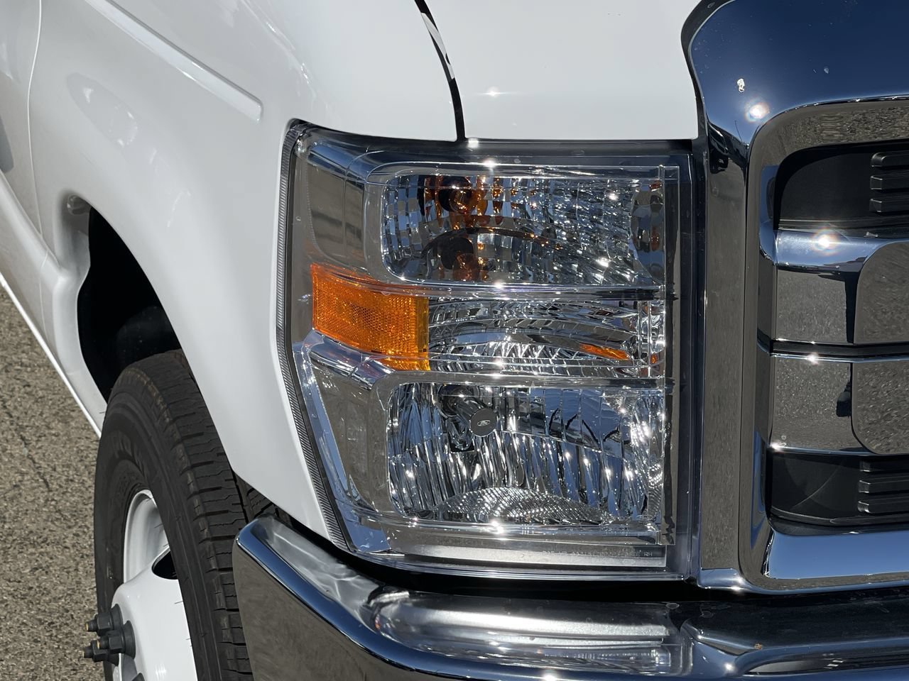 New 2027 Oxford White Ford  image 7