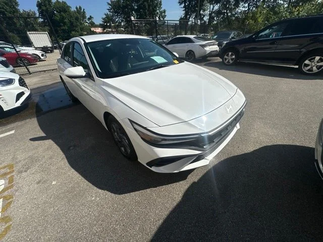 Certified Used 2024 White Hyundai SEL image 1