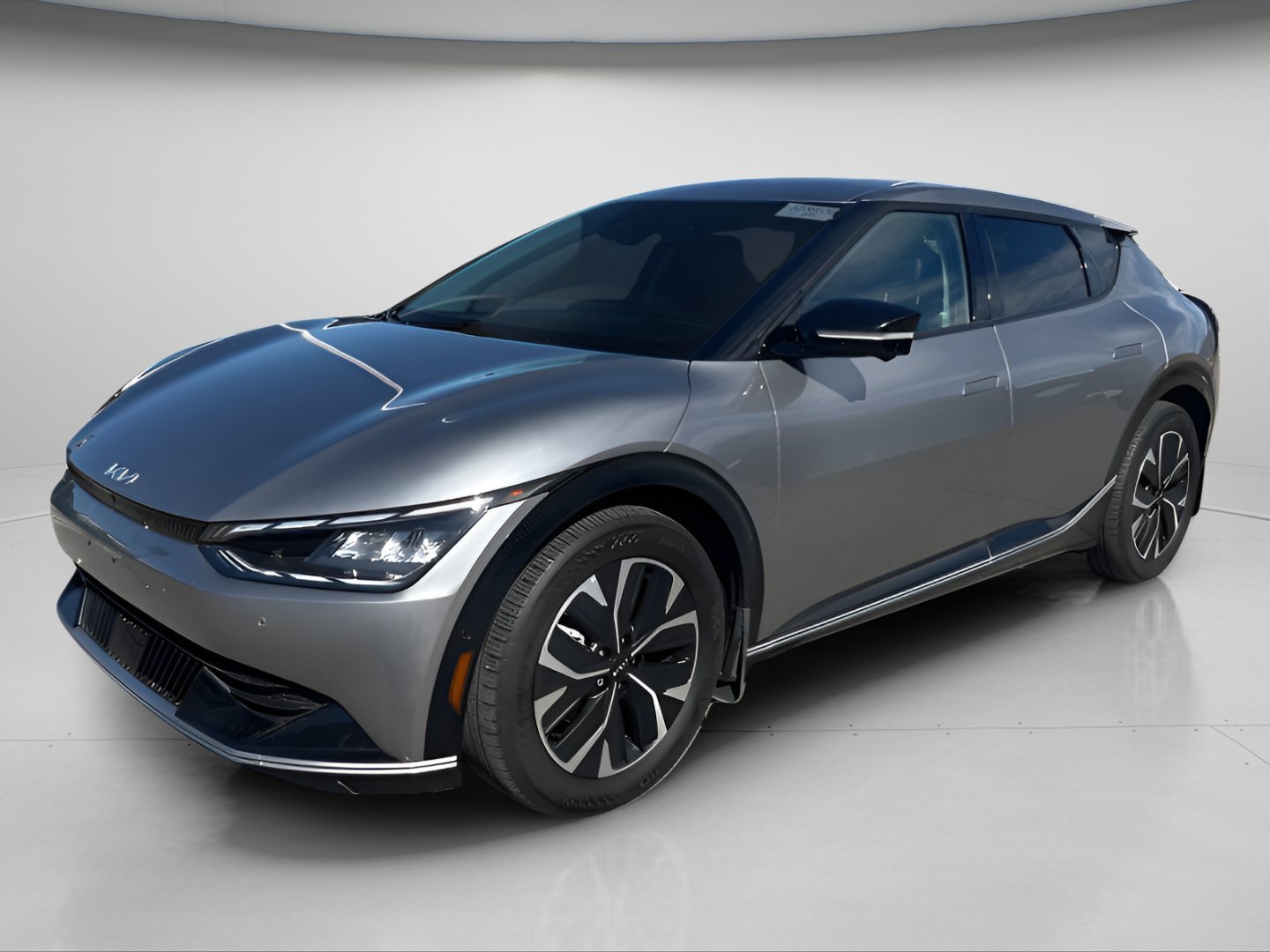 Used 2023 Steel Gray Kia Wind image 6