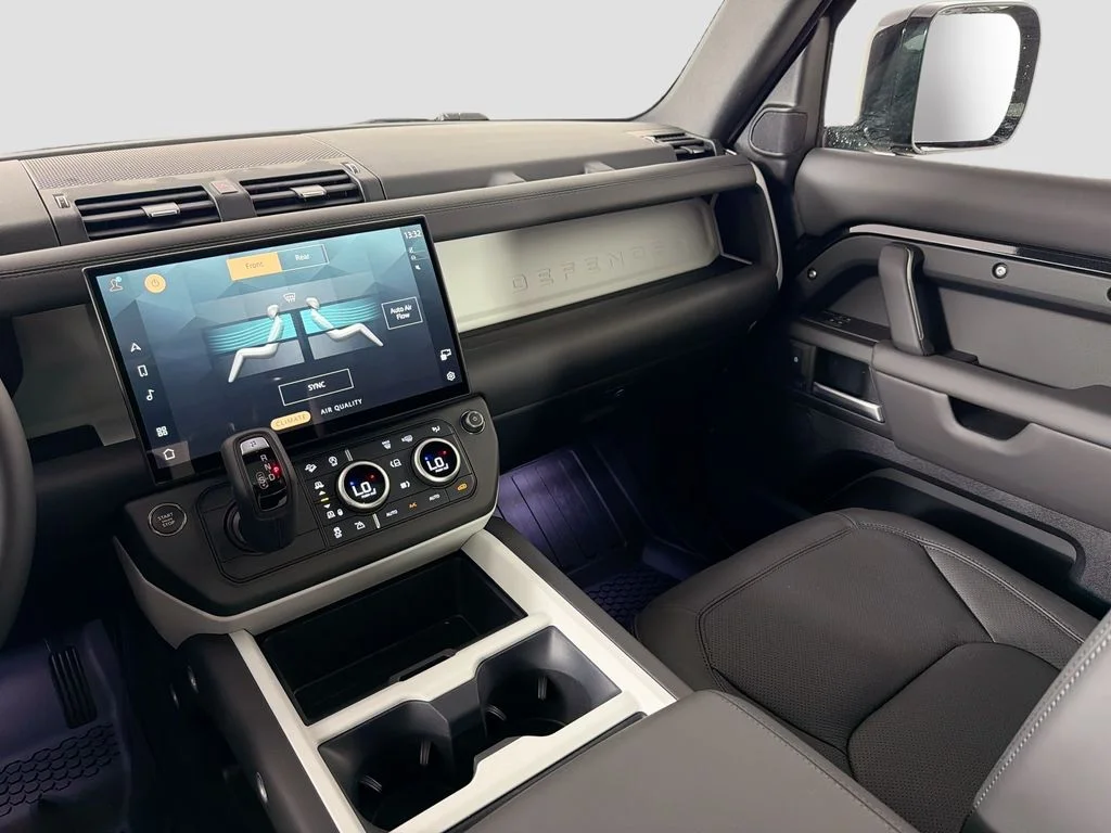 New 2026 Santorini Black Land Rover X-Dynamic SE image 25