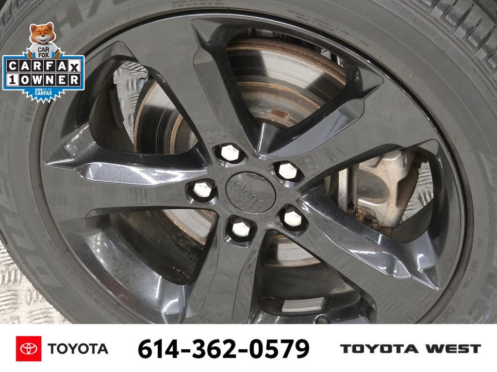 Used 2023 Black Jeep Altitude image 12