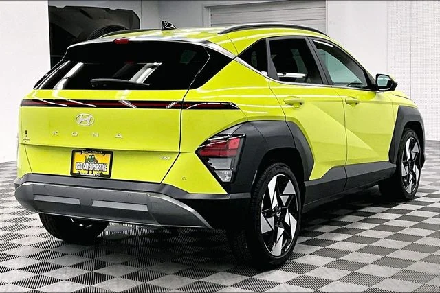 Used 2025 Neoteric Yellow Hyundai Limited image 13