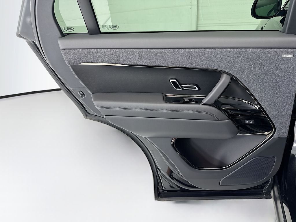 New 2026 Santorini Black Land Rover Dynamic SE image 25