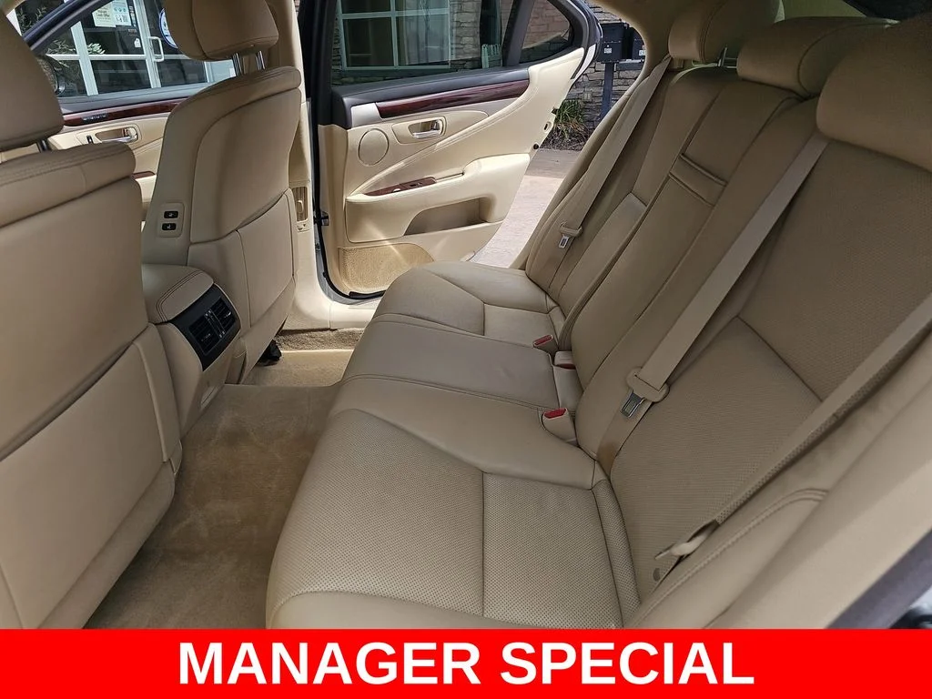 Used 2016 White Lexus 460 image 14