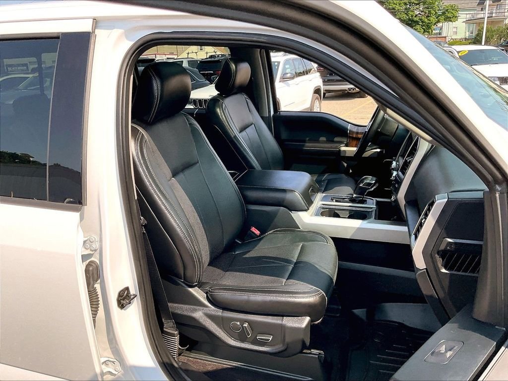 Used 2018 White Ford Lariat image 11