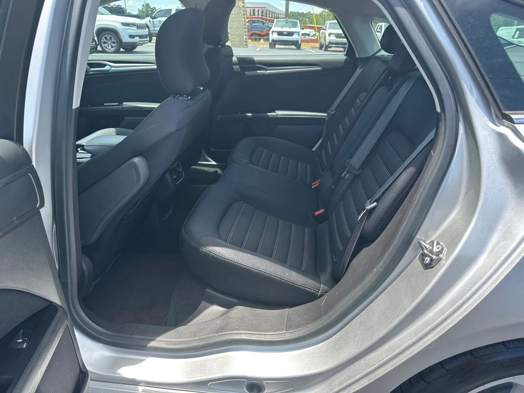 Used 2015 Silver Ford SE image 20