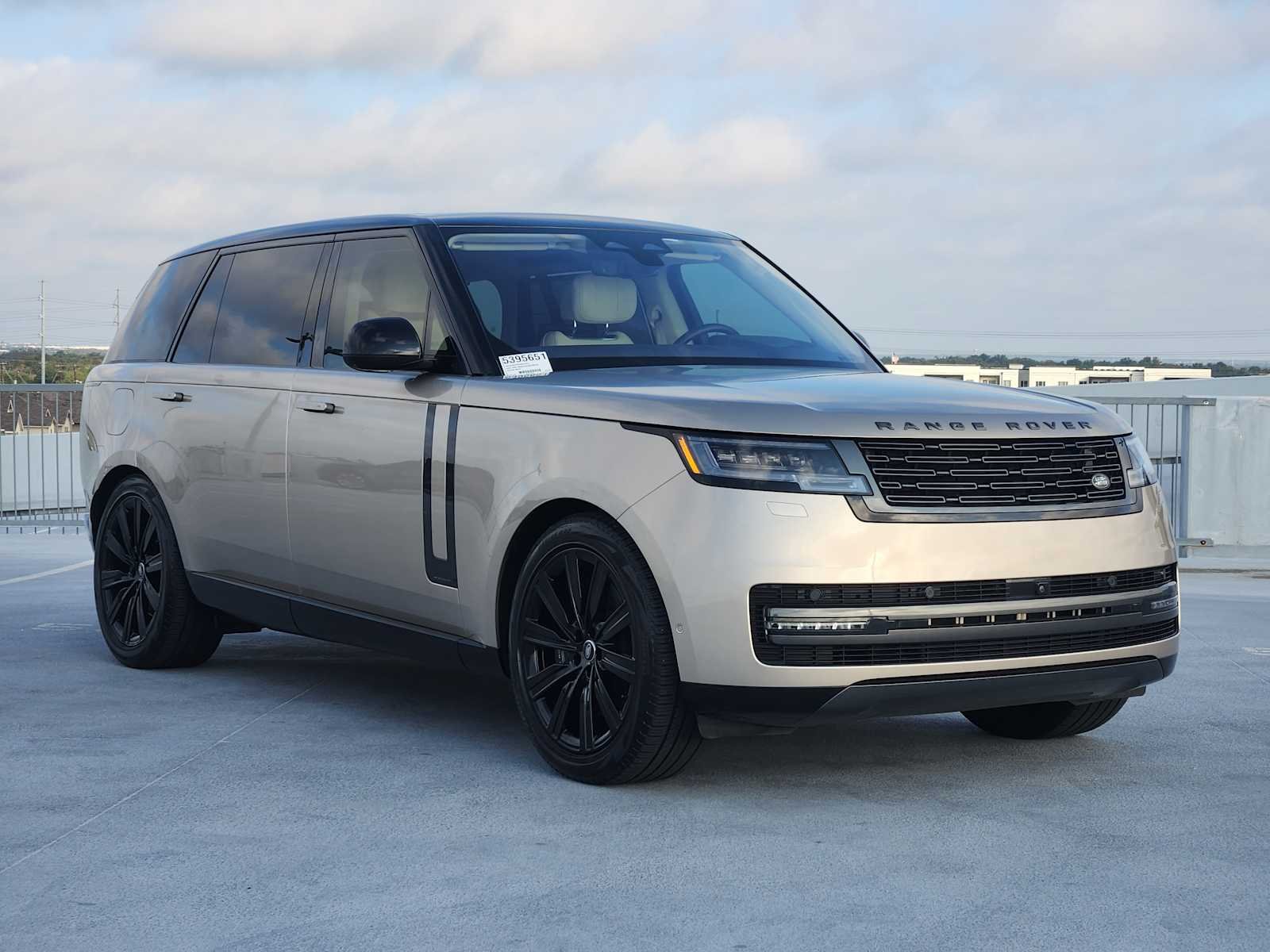 2023 Land Rover Range Rover Autobiography photo 2