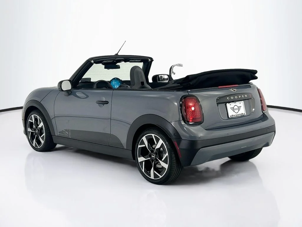 New 2026 Copper Grey Metallic MINI Iconic image 7