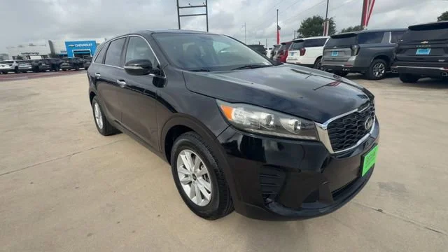 Used 2019 Kia Sorento L with VIN 5XYPG4A38KG539585 for sale in Seguin, TX