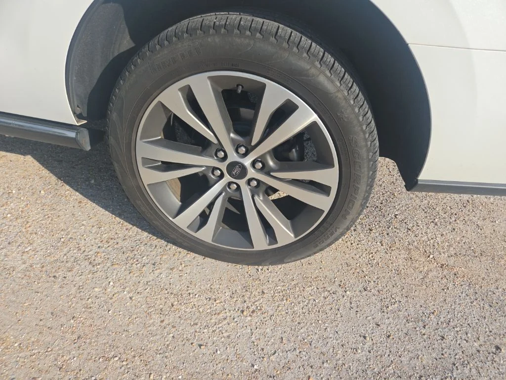 Used 2021 White Metallic Ford Limited image 16