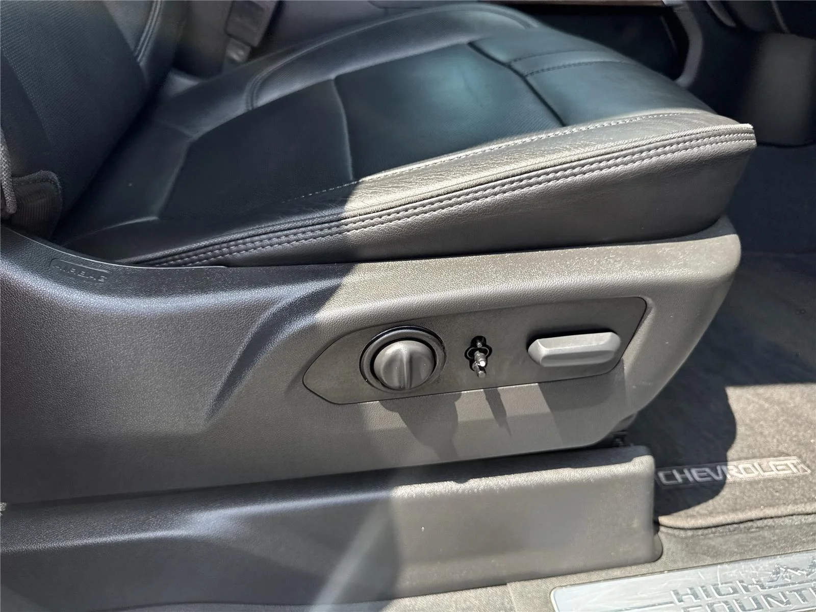 Used 2022 Black Chevrolet High Country image 38