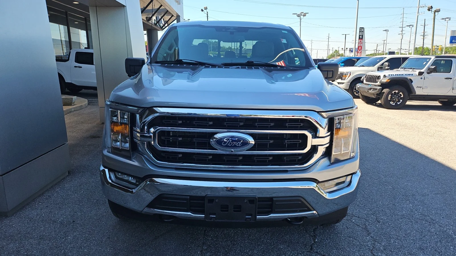 Used 2023 Silver Ford XLT image 7