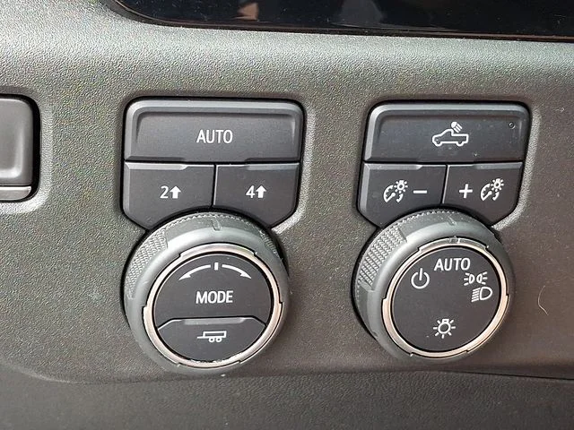 Used 2022 Gray Chevrolet LT image 27