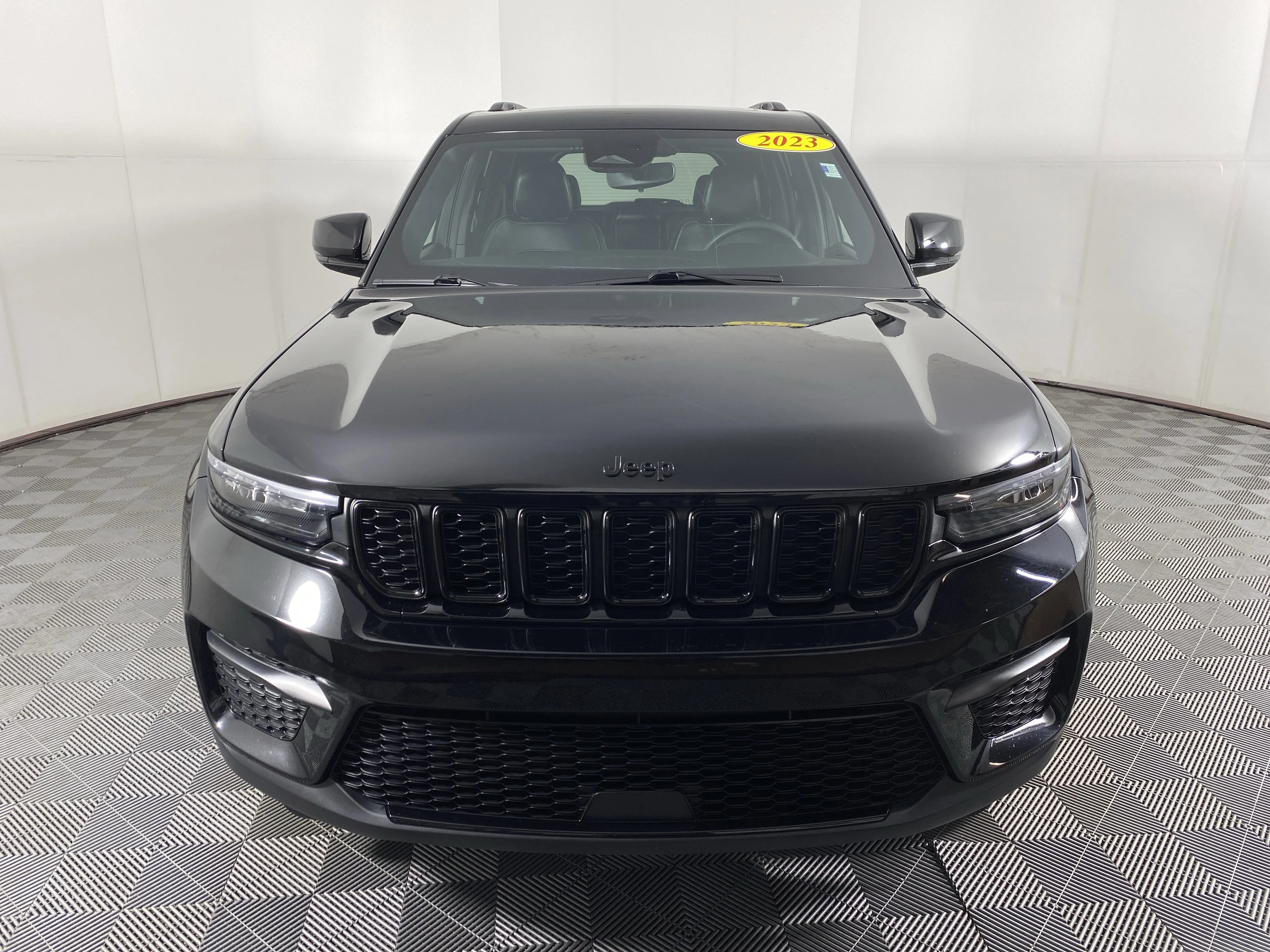 Used 2023 Diamond Black Crystal Pearlcoat Jeep Altitude image 12