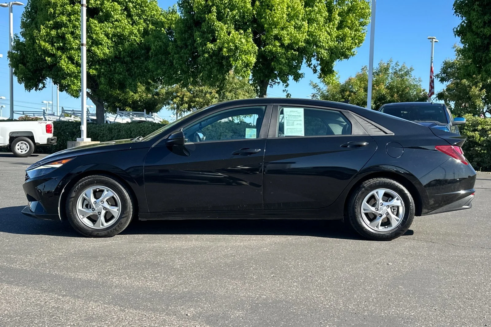 Used 2022 Phantom Black Hyundai SE image 7