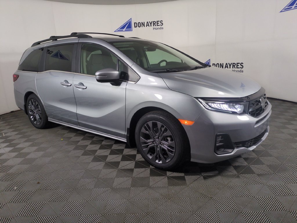 New 2027 Solar Silver Metallic Honda Touring image 8