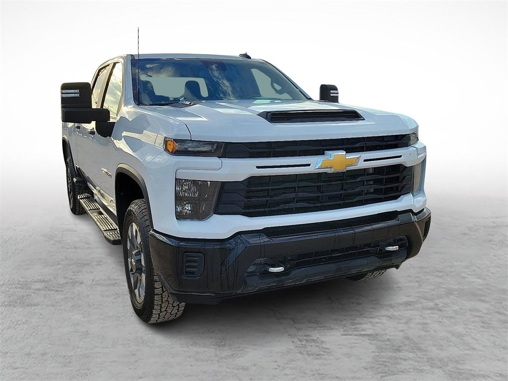 2024 Chevrolet Silverado 2500HD Custom photo 2