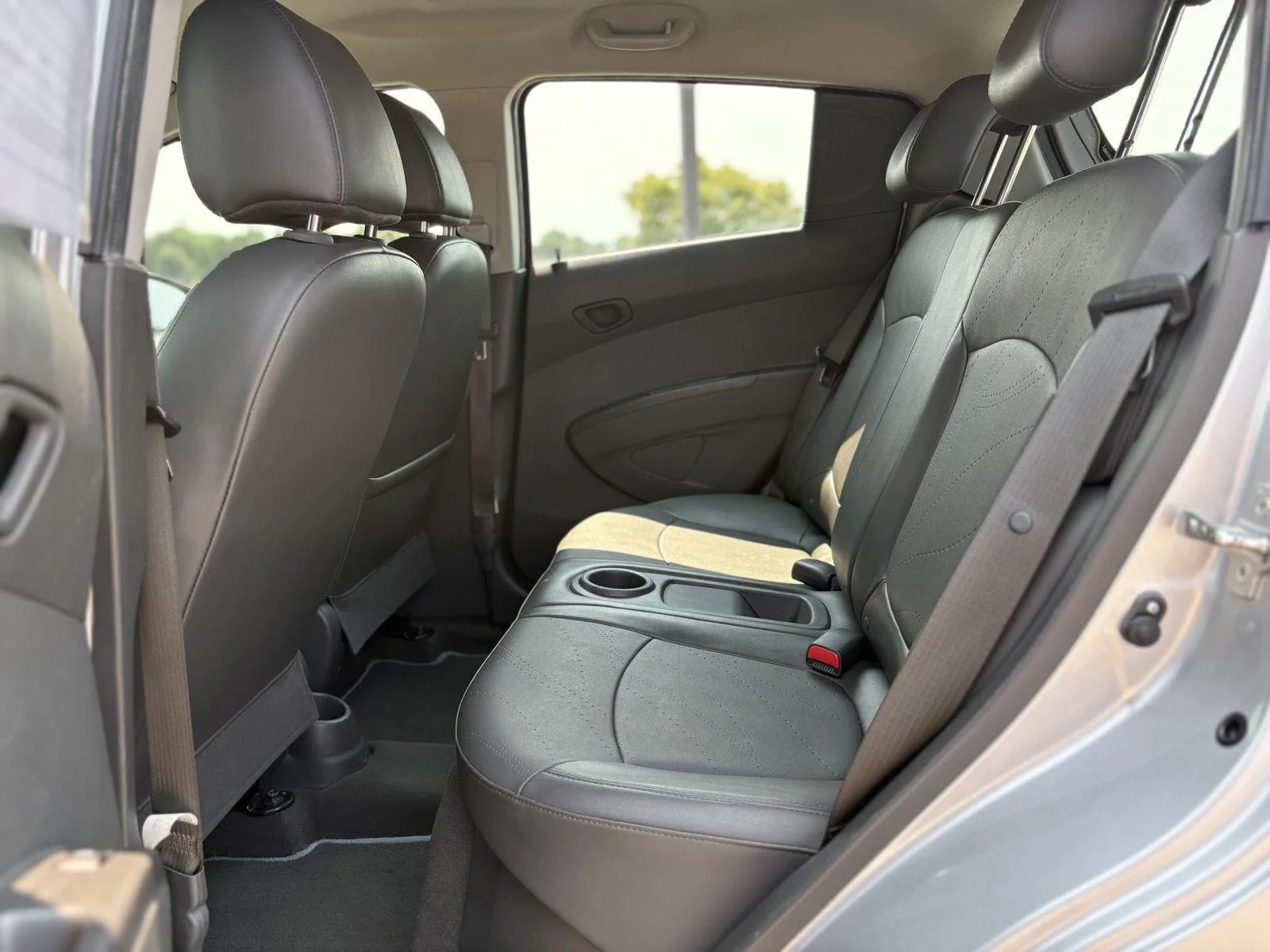 Used 2016 SILVER CHEVROLET HATCHBACK image 20