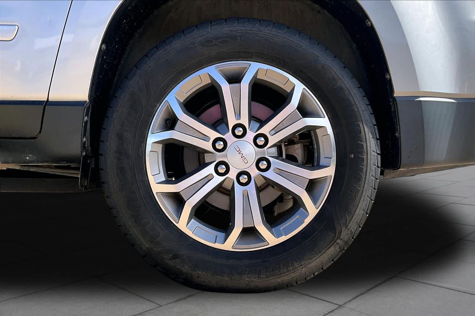 Used 2015 Quicksilver Metallic GMC SLT image 11