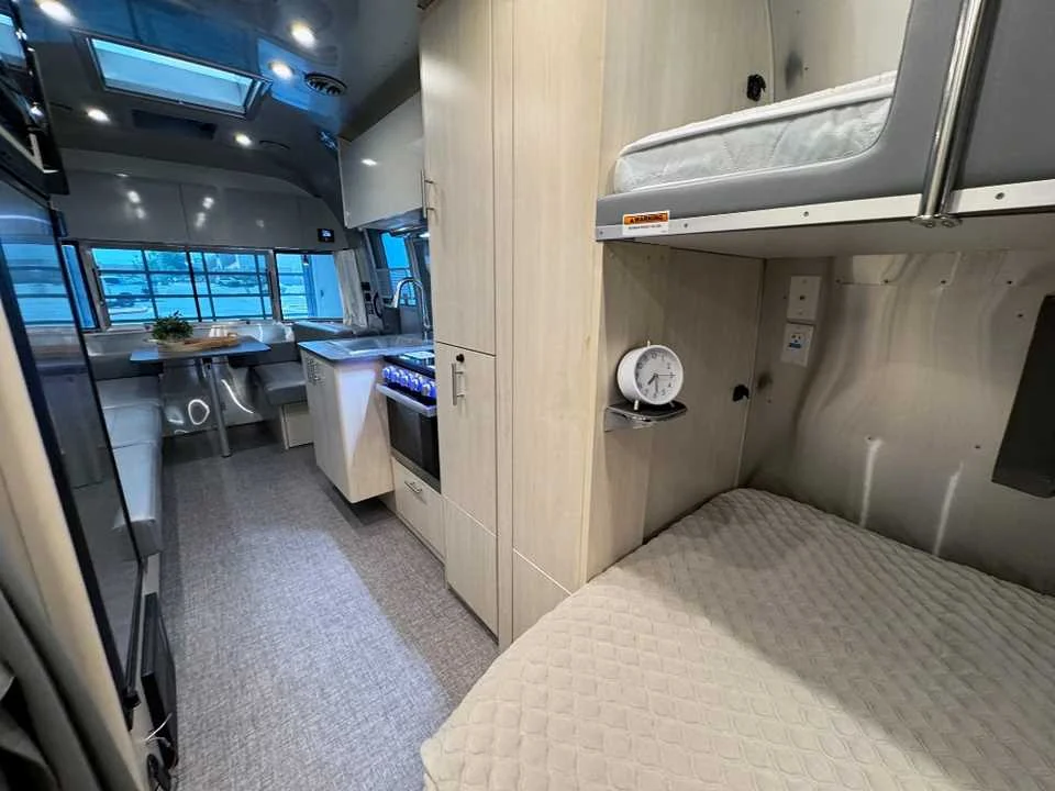 Used 2021 SILVER AIRSTREAM  image 21