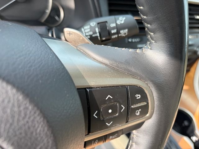 Used 2022 White Lexus 450h image 30