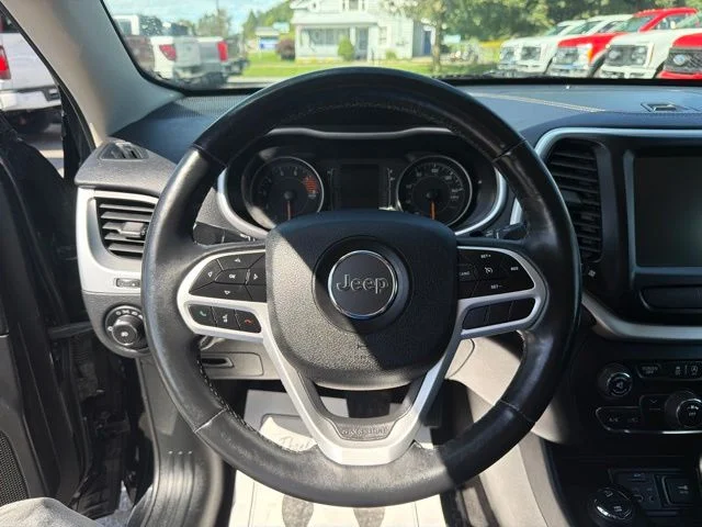 Used 2018 Diamond Black Jeep Latitude Plus image 24