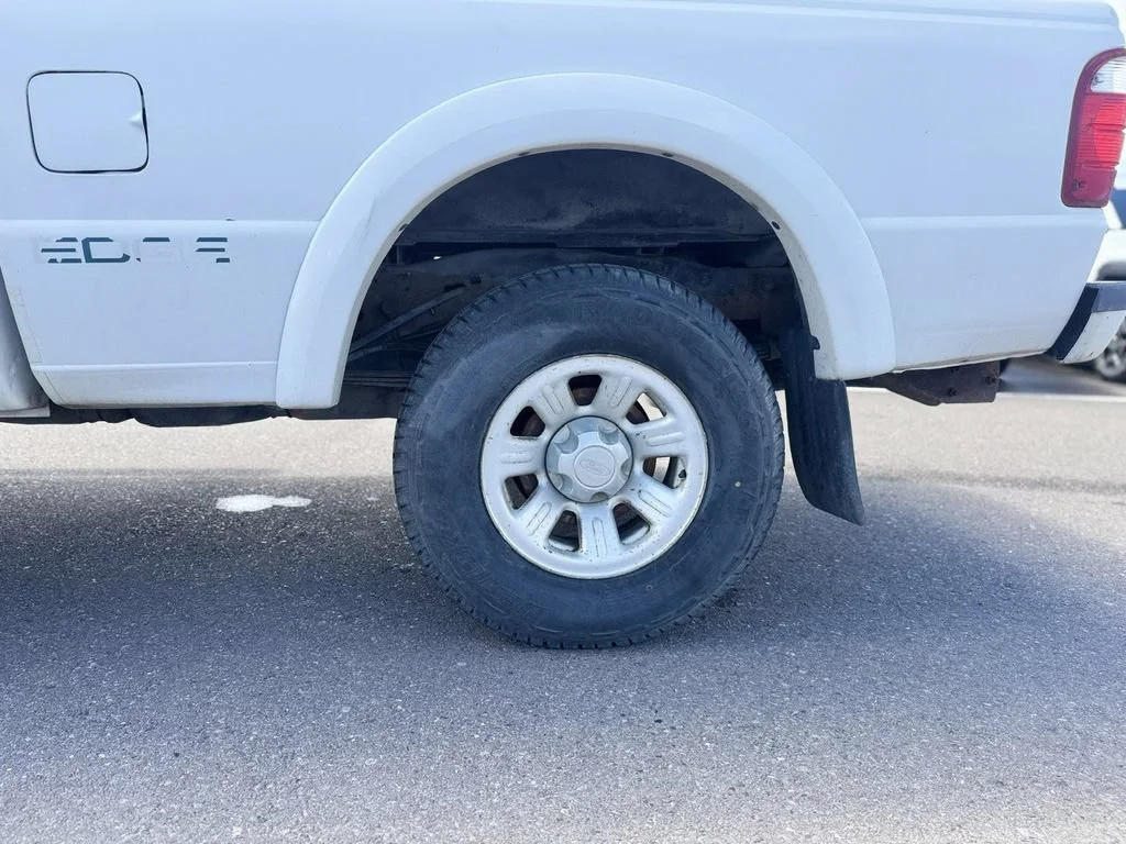 Used 2001 White Ford  image 47