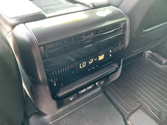 Used 2023 Black Jeep Base image 18