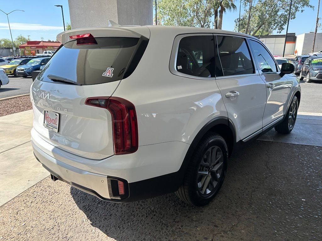 Used 2024 White Kia LX image 28