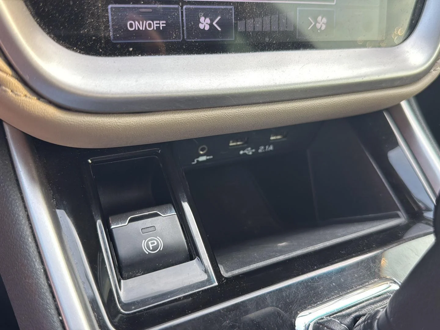 Used 2020 Crystal White Pearl Subaru Premium image 14