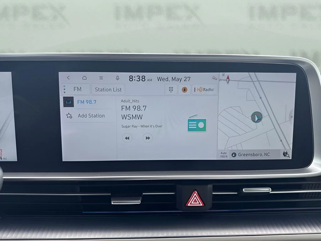 Used 2023 Green Hyundai SEL image 17