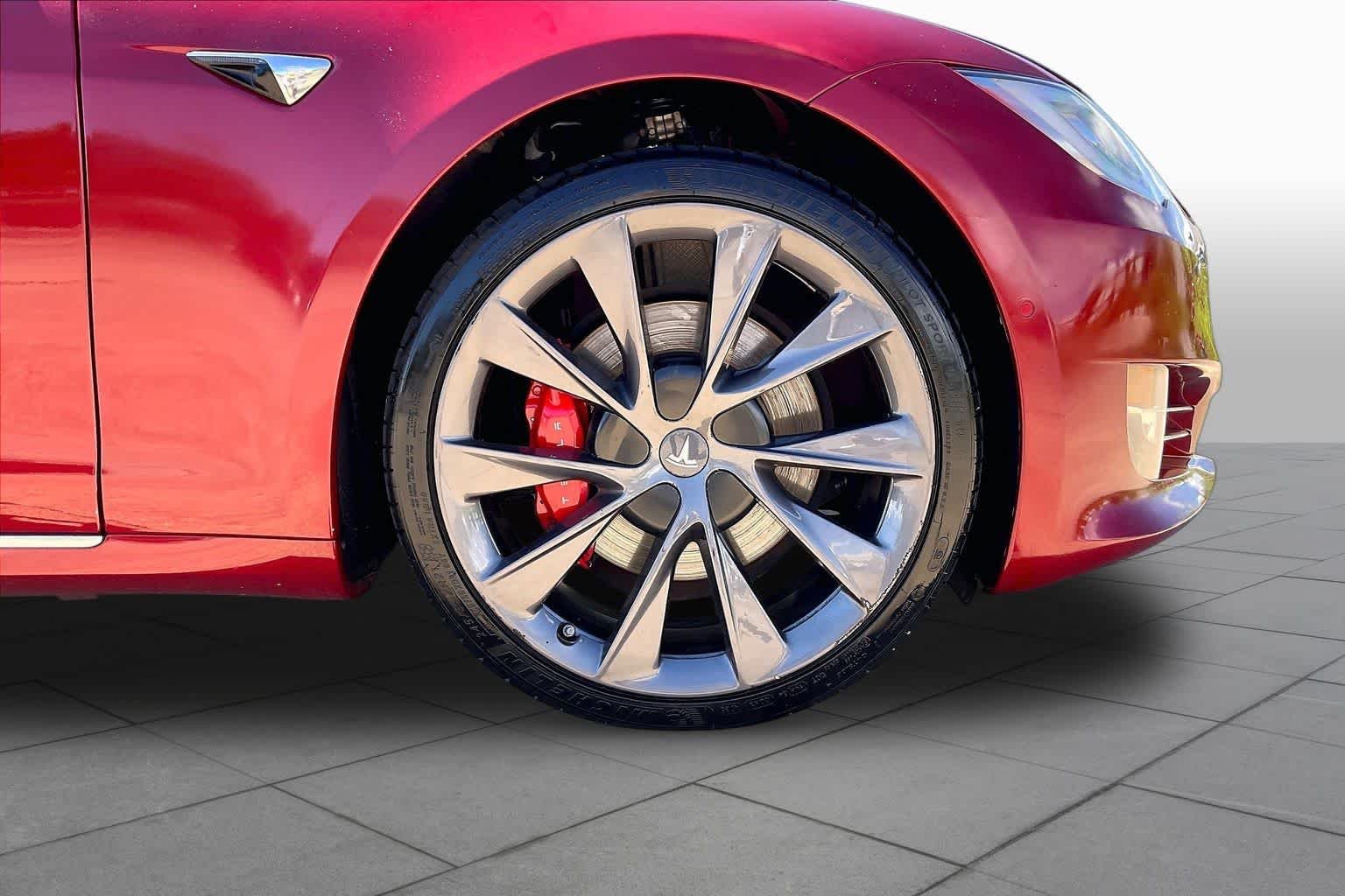 Used 2018 Red Multi-Coat Tesla 75D image 9