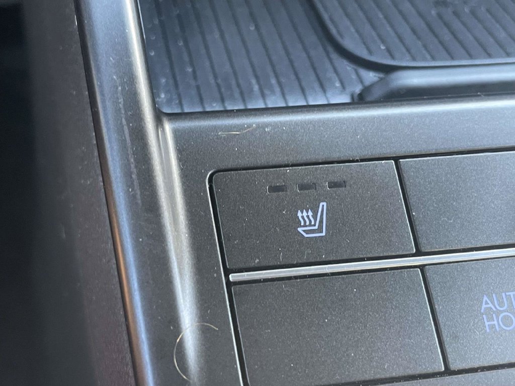 Used 2025 Black Hyundai SEL Convenience image 23