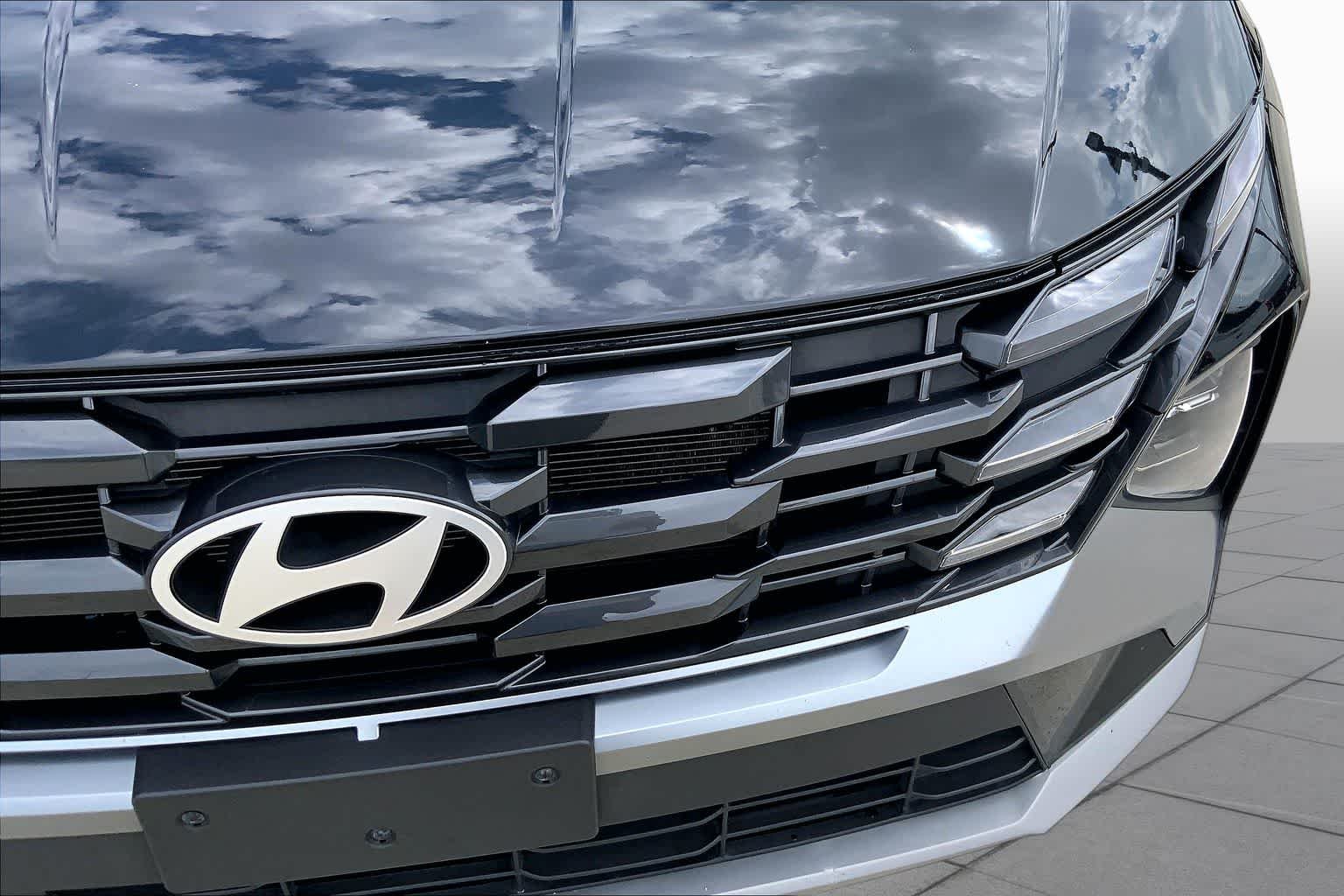 Used 2025 Phantom Black Hyundai SEL image 29