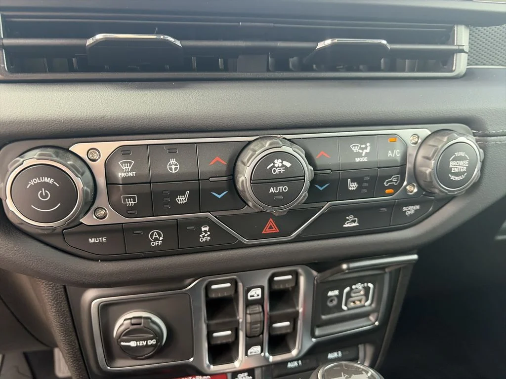 New 2026 Tuscadero Pearlcoat Jeep Rubicon image 24