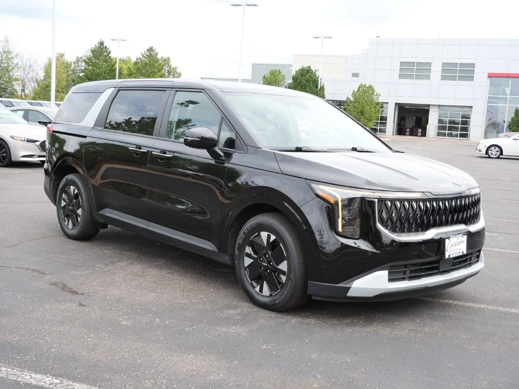 Used 2026 Kia Carnival LXS with VIN KNDNB5KA3T6120587 for sale in Minneapolis, Minnesota