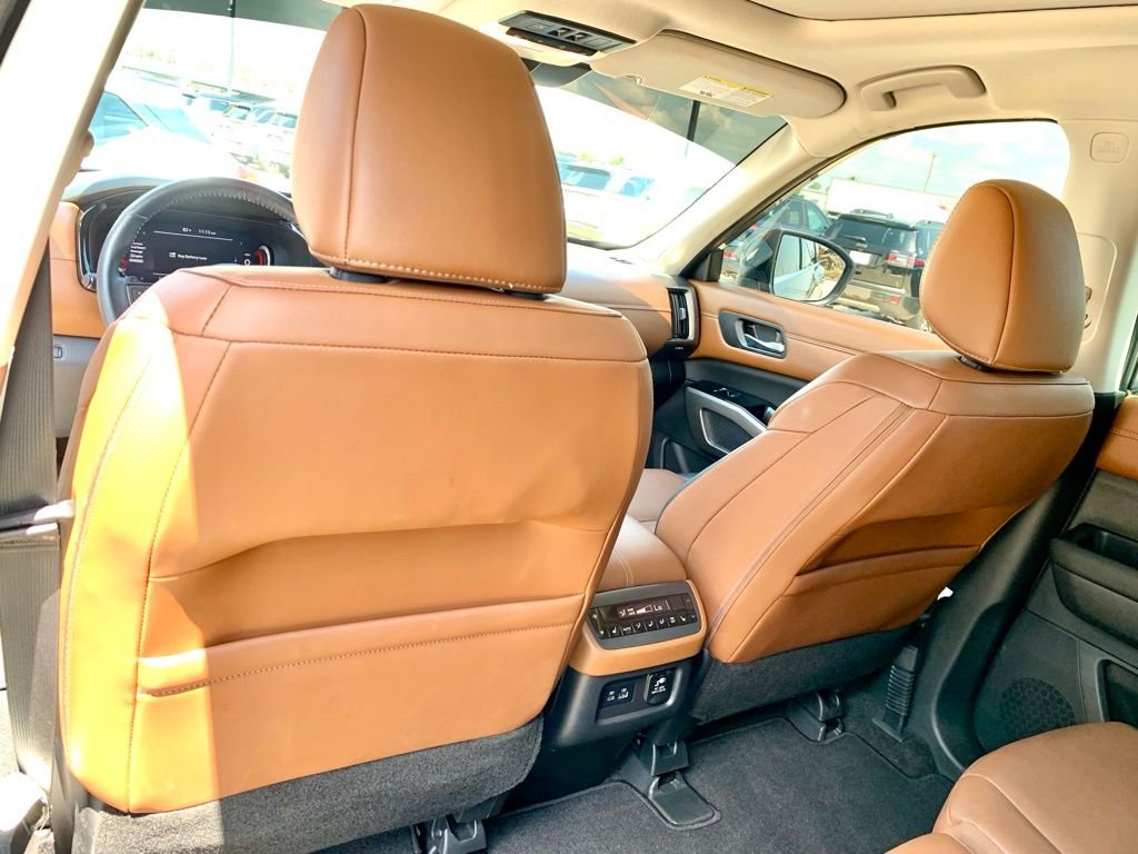 Used 2023 Gray Nissan Platinum image 15